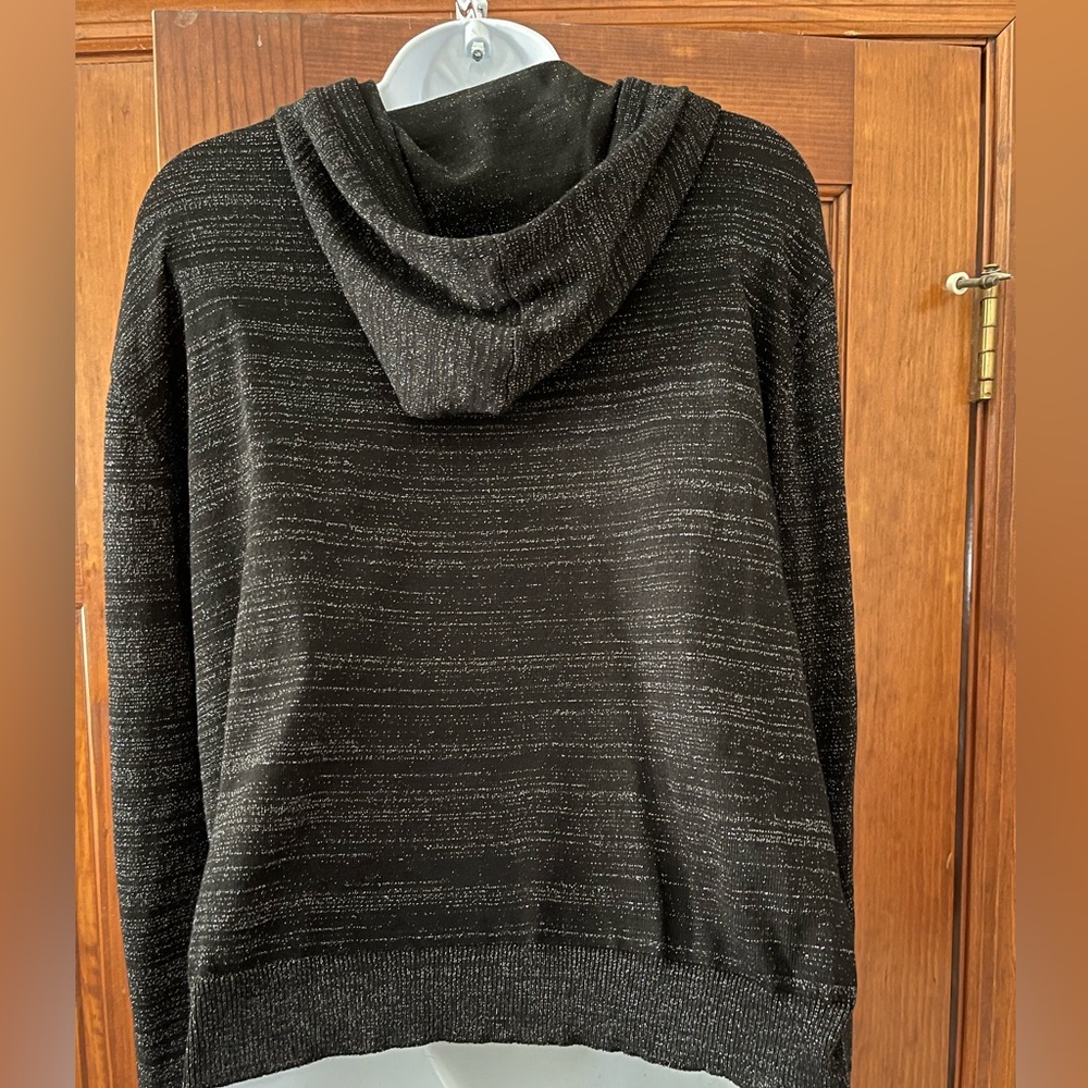 Nice sweater - Picture 2 of 2